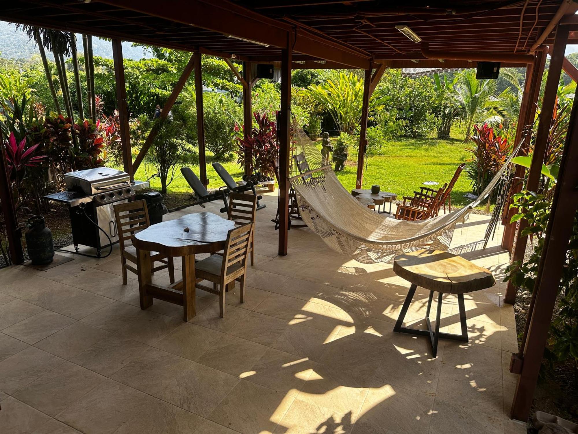Uvita Oasis Retreat With Villa Cabins And Apartment Exterior photo