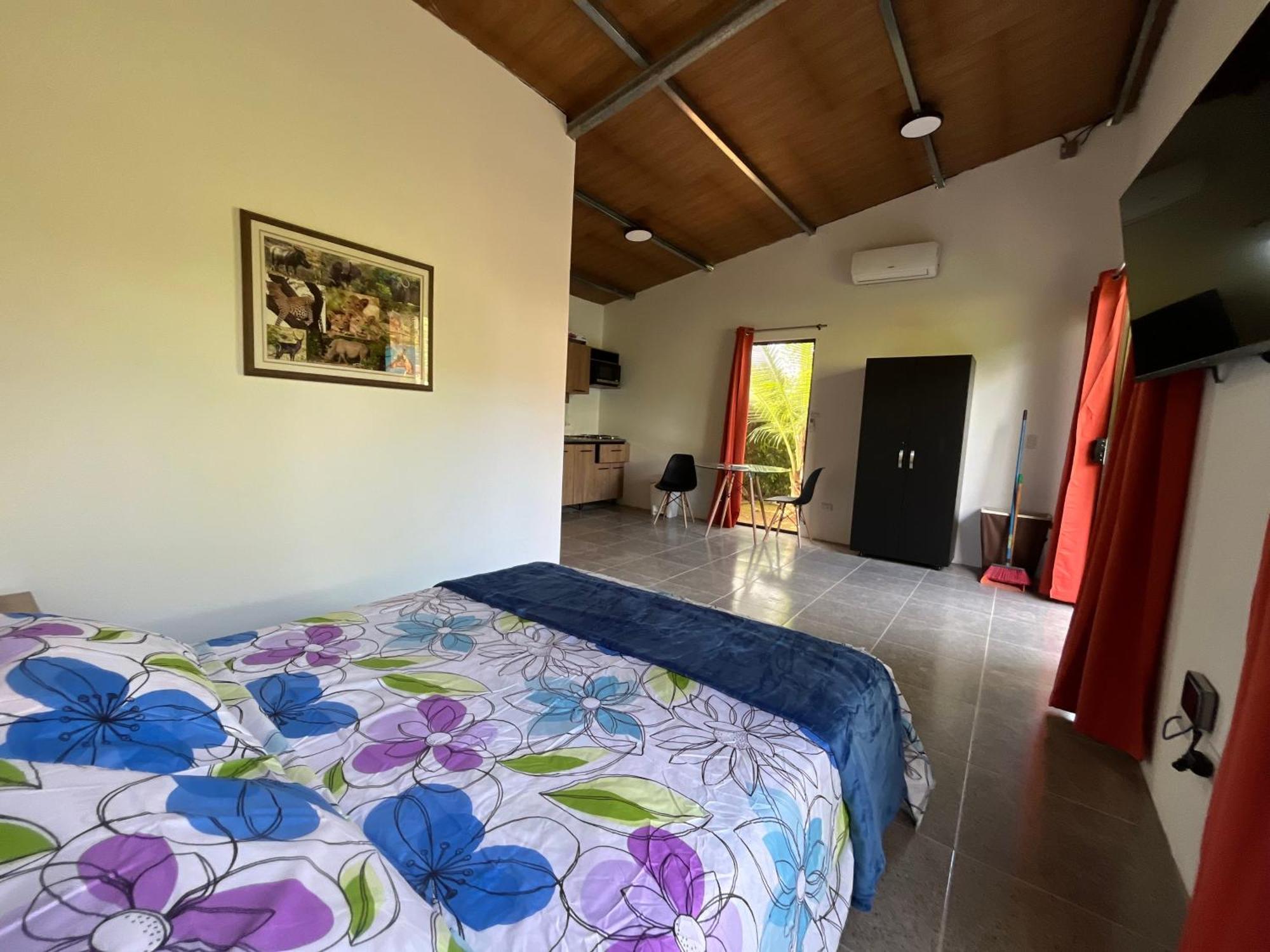 Uvita Oasis Retreat With Villa Cabins And Apartment Exterior photo